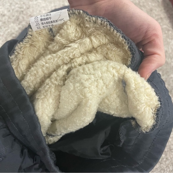 Women’s gray soft wool medium snowpants. Water resistant and thermal. - Picture 3 of 6